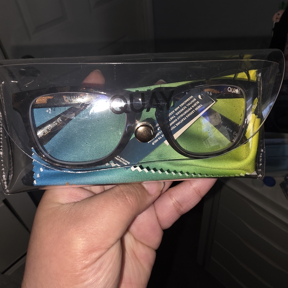 Quay Tourtis Reading Glasses with Case New 2+ Prescription